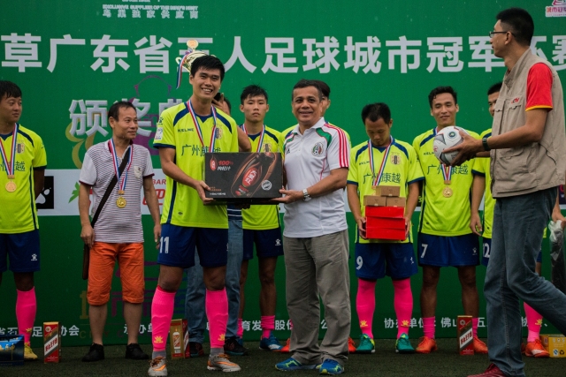CBA全明星第一周投票:易建联曾凡博领跑南北区
